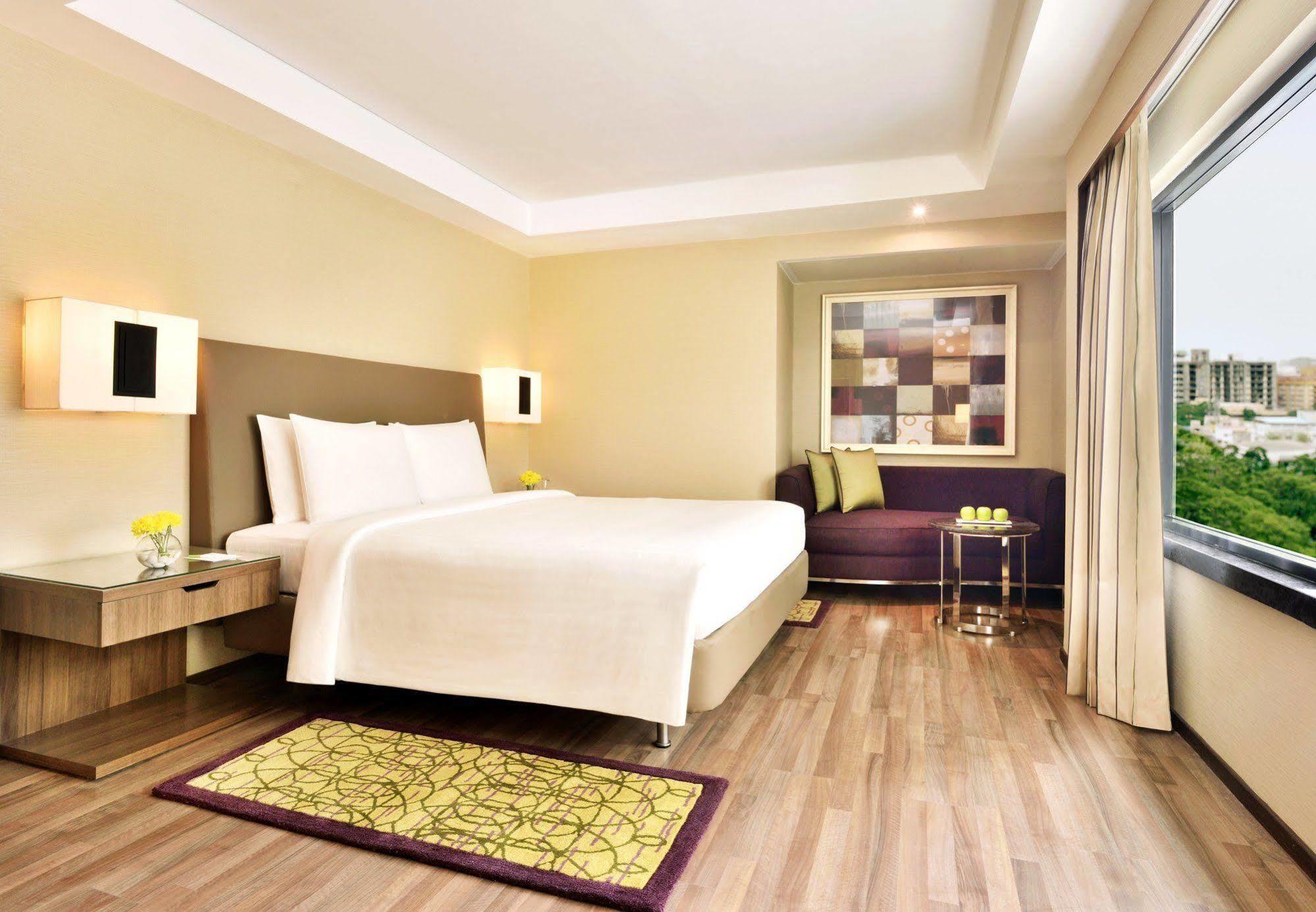Courtyard By Marriott Hotel