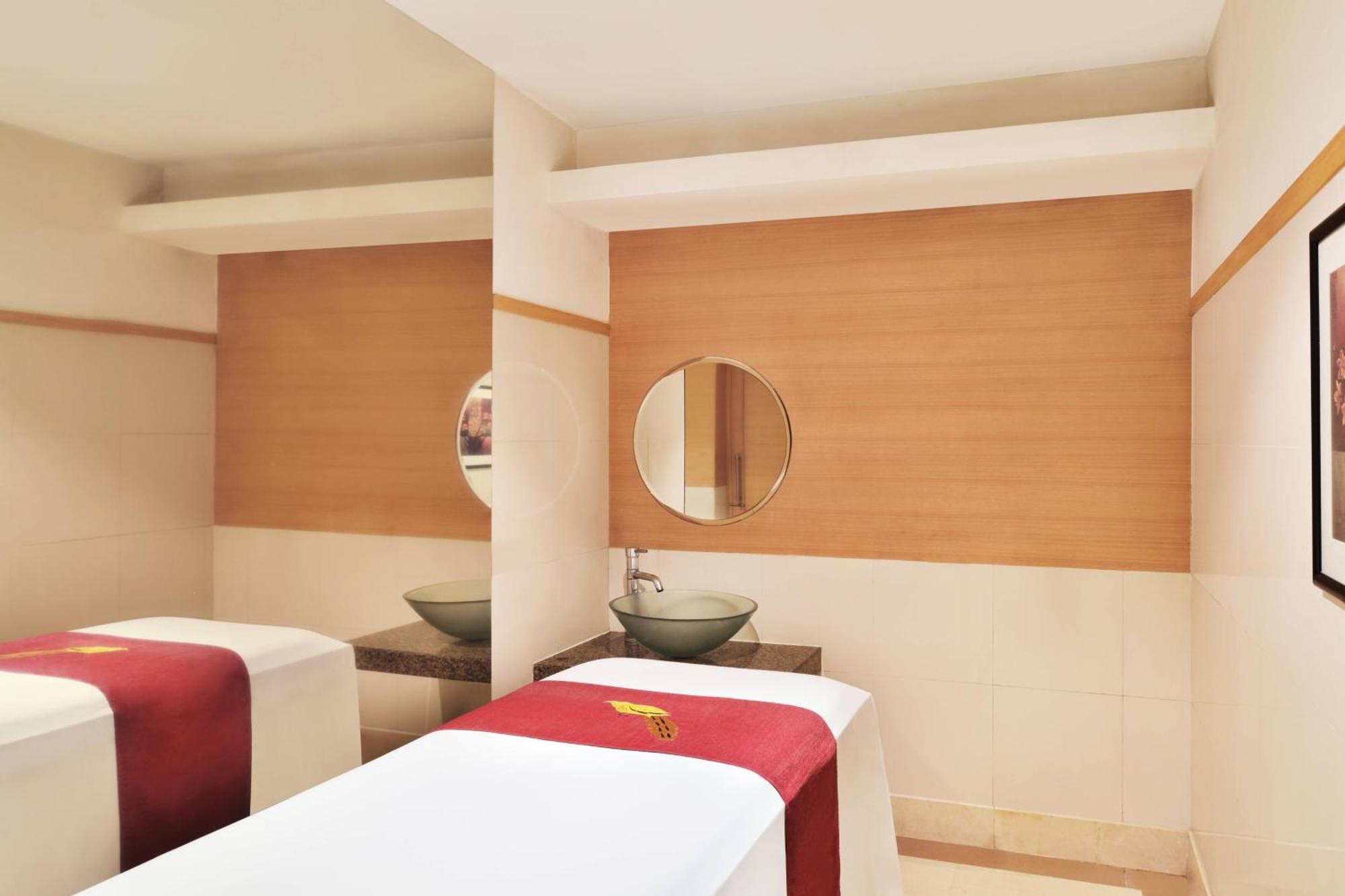 Courtyard By Marriott होटल