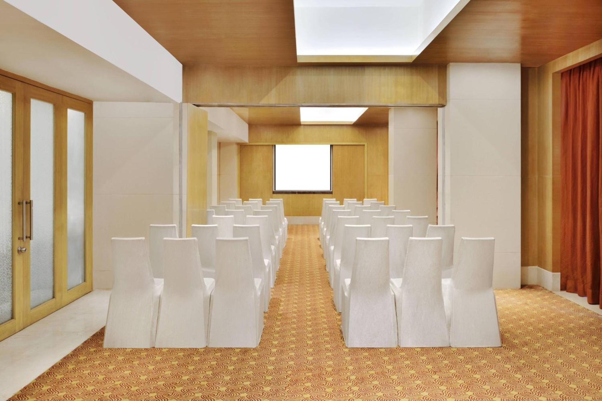 Courtyard By Marriott Hotel