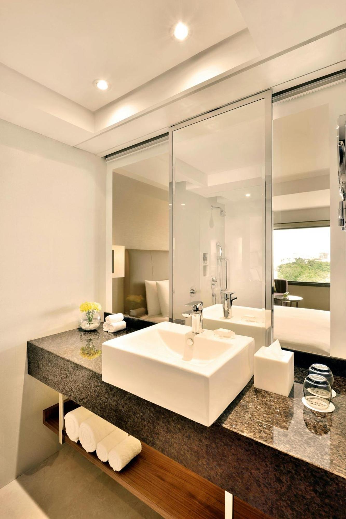 होटल Courtyard By Marriott Chennai